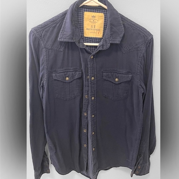 American Eagle Button-up. Mens. Size Small - Picture 4 of 4